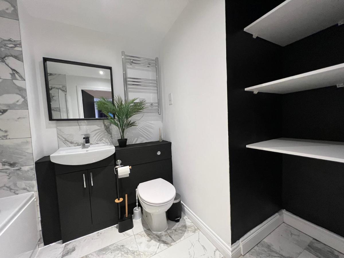 Modern 2 Bedroom Aesthetic Apt Manchester Exterior photo